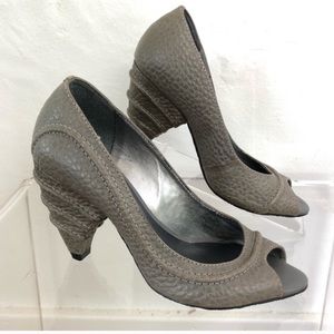 ISO - IN SEARCH OF - THESE DUMOND HEELS